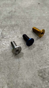 น็อตจานดิสเบรค ลายก้นหอย แบน ขนาด M8×20 เบอร์12 น็อตเลส น็อตทอง น็อตไทเท มอเตอร์ไซค์ Motorcycle