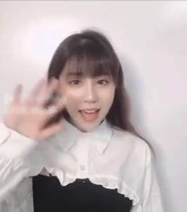 Son Dưỡng Môi Vaseline / Bóng / Đức / Bạc Hà / Dâu Tây /