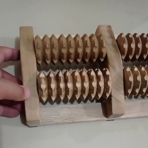 Alat Pijat Kaki Kayu Refleksi Roll 4 Gerigi: Manfaat & Cara Pakai