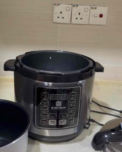 OREAS 🇲🇾 5.5L Electric Pressure Cooker Smart Pressure Cooker Safely Release the High Pressure with Steamer