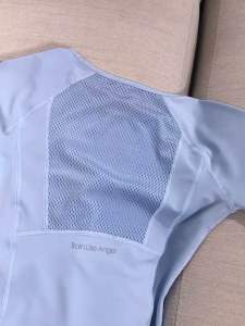 เสื้อออกกําลังกายผู้หญิง