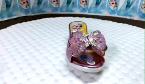 Dép Đế Đúc Cánh Cụt Hình Nơ khóa Elsa Dễ Thương Cho Bé Gái