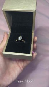 Neew Moon | แหวนทองเพชรมาคีร์เม็ดชู เพชรทรงมาคี Marquise ring