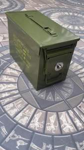 Thùng đựng đồ đa loại 7 L có lắp sẵn bộ vít để lắp khoá chống trộm