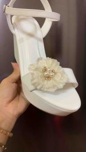 Giày cưới đế xuồng 10cm đính hoa trắng kem phối châu Degoshin