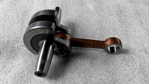 A573ชุดเพลาข้อเหวี่ยง เครื่องตัดหญ้า "ยี่ห้อ" มาเท่น 411 ของแท้100%ใส่เครื่องตัดหญ้า 2 จังหวะ แรบบิทมากีต้าโรบิ้น 411 RabbitMakitaRobinNB411RBC411