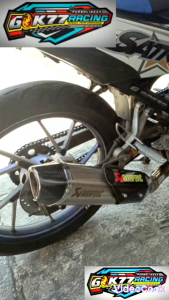 Knalpot Akrapovic Layang Tameng R15 Gsx Cbr150r cb150r Vixion Satria Mx Sonic verza Byson Cs1 dll