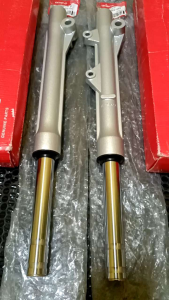 AS SHOCK DEPAN TABUNG KEV SUPRA FIT NEW LAGENDA REVO LAMA FIT X FIT S SLVER (Satu Pasang)