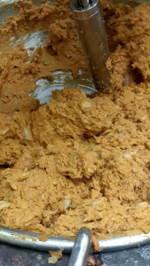 กระหรึ่พั๊ฟไส้ไก่ ขนาด 100 กรัม แป้งบางไส้แน่น ทำเช้าส่งบ่าย