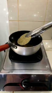 Blinjo Melinjo Udang Pedas Manis MADAME LIN super tipis super Nikmat 1 bungkus isi 50 keping