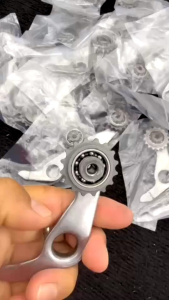 ขากดโซ่แต่ง125iปลาวาฬ-msxขากดโซ่แต่งเฟืองเหล็กแบบมีลูกปืนลื่นๆใส่125iปี2012ถึงปี2022ราคาต่อ1ชิ้น