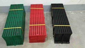 Multi-Purpose Plastic Matting 1ft by 3ft Makapal at Matibay for dogs animals for flooring -1 piece each