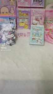 ของเล่นเด็ก(รุ่นใหม่ขายดี) สมุดแต่งบ้านตุ๊กตากระดาษซานริโอ้ สามารถประกอบเป็นเล่มได้ [C2]