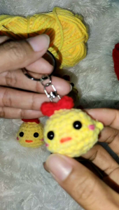 Gantungan Kunci anak ayam / Baby Chick boneka rajut