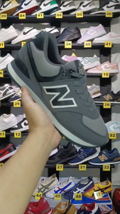 SEPATU SPORT N 574 ABU HITAM