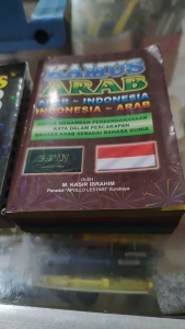 Kamus Arab Indonesia. kecil tapi Tebal. 14x10cm