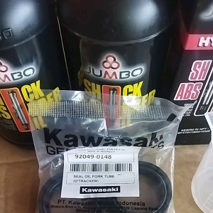 PAKET KOMPLIT OLI SHOCK DEPAN MOTOR KAWASAKI DTRACKER OLI SHOCK 300X2+OLI SHOCK 100MLX2+SEAL+GELAS UKUR 100ML BISA JUGA ECERAN TINGAL PILIH DI VARIASI PRODUK