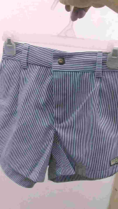 กางเกงขาสั้น ทรงบาบี้ ผ้าฝ้ายริ้ว ขนาดเอว24"ด้านหลังเป็นยางยืดยืดได้ถึง32นื้ว ความยาวขอบเอวถึงปลายขาด้านใน14นื้ว  ความยาวขอบเอวถึงปลาบขาด้านข้าง11.50นิ้ว