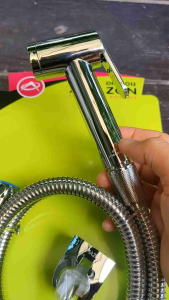 สายฉีดชำระสแตนเลส AS-018CR ผลิตจากพลาสติก ABS ชุบโครเมี่ยมมือกดนุ่มนวลยกขึ้นเพื่อล็อคน้ำค้างไว้ได้สายน้ำไหลแรงพร้อมสายสแตนเลส 1.20 เมตร