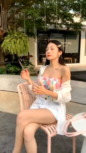 AimornShopp (ขายแยกชิ้น)เสื้อเกาะอก ลายดอกไม้ฉ่ำๆ สีสันสดใสรับซัมเมอร์สุดๆ งานด้านหลังเป็นสม็อค ผ้าใส่สบายมาก