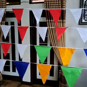 Bendera Karnaval Merah Putih 1 Pcs\\n\\n Apa Itu Bendera Karnaval Merah Putih 1 Pcs\\n\\nBendera Karnaval Merah Putih 1 Pcs adalah bendera khusus yang dirancang dengan warna merah dan putih, menjadi simbol kebanggaan nasional Indonesia. Dengan desain unik dan ukuran 1 pcs, bendera ini cocok digunakan sebagai hiasan acara perayaan dan pesta.\\n\\n Desain Unik\\n\\nBendera Karnaval Merah Putih 1 Pcs memiliki desain unik yang membedakannya dari bendera lainnya. Warna merah dan putih yang kontras menciptakan efek visual yang menarik dan dapat menjadi daya tarik utama pada acara perayaan atau pesta.\\n\\n Ukuran 1 Pcs\\n\\nBendera ini tersedia dalam ukuran 1 pcs, yang berarti Anda mendapatkan satu bendera sekaligus. Ukuran ini cukup ideal untuk dijadikan hiasan di berbagai tempat, seperti ruangan, taman, atau di luar ruangan.\\n\\n Bagaimana Menggunakan Bendera Karnaval Merah Putih 1 Pcs\\n\\nBendera Karnaval Merah Putih 1 Pcs dapat digunakan dalam berbagai cara, tergantung pada kebutuhan dan situasi. Berikut beberapa contoh penggunaannya:\\n\\n Bendera Acara Perayaan\\n\\nBendera ini sangat cocok digunakan sebagai hiasan pada acara-acara perayaan, seperti ulang tahun, Hari Kemerdekaan, atau perayaan lainnya. Dengan warna merah dan putih yang mencolok, bendera ini akan menambah suasana meriah pada acara tersebut.\\n\\n Bendera untuk Pesta\\n\\nSelain acara perayaan, bendera ini juga bisa menjadi hiasan yang menarik pada pesta. Tidak peduli apakah itu pesta ulang tahun, pesta keluarga, atau pesta teman, bendera ini pasti akan menambah suasana meriah dan kehangatan.\\n\\n Tips Penting dalam Memilih Bendera Karnaval Merah Putih 1 Pcs\\n\\nBerikut beberapa tips penting yang harus Anda pertimbangkan saat memilih Bendera Karnaval Merah Putih 1 Pcs:\\n\\n Kualitas\\n\\nPastikan Anda memilih bendera dengan kualitas yang baik. Bahan bendera harus kuat dan tahan lama, sehingga bisa digunakan untuk waktu yang lama tanpa mudah rusak.\\n\\n Harga\\n\\nPerhatikan harga bendera yang ditawarkan. Pastikan Anda mendapatkan harga yang sesuai dengan kualitas bendera yang Anda beli. Jangan terlalu fokus pada harga murah, karena kualitas bendera yang buruk bisa merusak suasana acara.\\n\\n Aksesibilitas\\n\\nPilih bendera yang mudah didapatkan. Pastikan Anda bisa membeli bendera ini secara online atau di toko-toko fisik di dekat Anda. Hal ini akan memudahkan Anda dalam mengakses bendera ini ketika diperlukan.\\n\\nDengan memperhatikan tips-tips di atas, Anda bisa memilih Bendera Karnaval Merah Putih 1 Pcs yang tepat untuk acara perayaan atau pesta Anda. Selamat mencoba!\n}