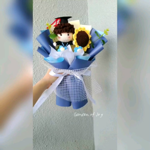 Kait Patung Bunga Crochet Graduation Doll Sunflower Bouquet Handmade Knit Artificial Flower Surprise Birthday 针织毕业花束