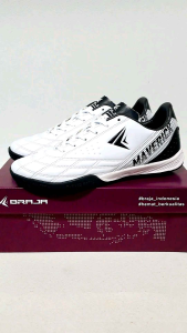 Braja-sepatu Futsal Dewasa Braja Maverick In White & Black