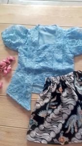 Kebaya Anak Bayi 6 Bulan Setelan Kutubaru Baby Blue Encim Betawi Brukat Batik Free Bando