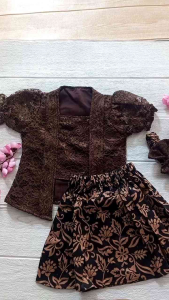 Set Kebaya Anak Bayi Perempuan 2 Tahun Encim Betawi Brukat Batik Coklat Tua Free Bando