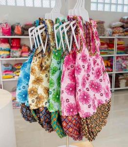 ชุดลายดอกเด็กเล็ก (รหัสDD43) คอกระเช้า เซต2ชิ้น เสื้อ+กางเกง ใส่สงกรานต์ 5-10เดือน หนัก5-10กิโล ถ่ายจากงานจริง พร้อมส่ง