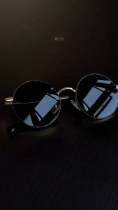 แว่นวินเทจ ทรงกลม ชินตา Khom S Sun รูปแบบ Handmade วินเทจ ด้วยเลนส์กันแดดสีดำอมเขียวคุณภาพดี ทั้งชายและหญิง