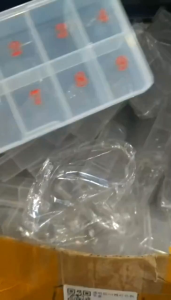 Hộp nhựa trong suốt có 10 ô đựng móng giả  đựng đá nail
