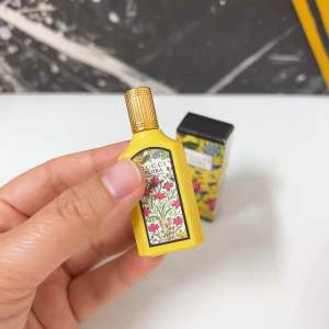 Nước hoa nữ Flora Gorgeous Orchid 5ml (Vàng)