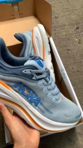 รองเท้าผ้าใบ กีฬา ใส่ได้ผู้หญิงและผู้ชาย มีเบอร์ 36 ถึง 45 รองเท้าใส่สบาย ใช้นิ่มดี มี 12 สีให้เลือก รองเท้างานกล่อง พร้อมส่ง