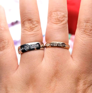 [GRATIS CETAK NAMA] Cincin Couple Titanium Anti Karat R30 | Cincin Pasangan | Cincin Hadiah | Cincin Lamaran | Cincin Tunangan | Aksesoris Pria Wanita