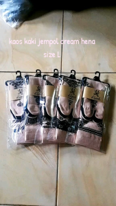kaos kaki jempol cream hena ukuran L dewasa.