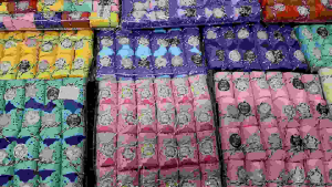 Doorgirft Handkerchief Perkhawinan Gift /30 Pcs Per Pkt Souvenir Gift Perkhawinan /Doorgirft Wedding Souvenir /DIY Decoration Doorgirft Handkerchief /Wedding Gift Souvenir VIP In the Event of Wedding Parties or Birthday Parties or Full Moon Parties.