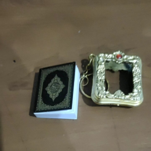 Gantungan Kunci ALQURAN MINI / Gantungan Al quran / Souvenir Gantungan Al Quran