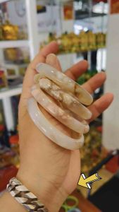 Vòng tay đá Hoa Anh Đào bản cối mang lại May Mắn Hạnh Phúc và Bình An + Hộp gấm