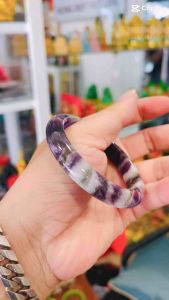 Vòng tay đá C.ẩm Th.ạch tím có Vân bản cối mang lại Sang Trọng Quý Phái cho Nữ + Hộp gấm