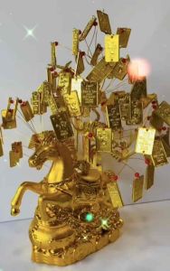 Cây cành vàng lá ngọc gốc ngựa vàng Thần Tài trưng Tết Bính Ngọ chiêu tài lộc