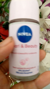Lăn khử mùi Nivea Pearl & Beauty