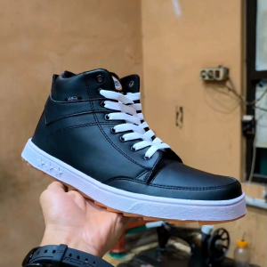 Aldhis Sepatu Boots Pria Hitam Putih Bot Casual Cowok Hitam Black Gum Sol Karet Antislip