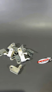 Double kuncian kunci gembok tarikan tepong box kanan vespa super sprint vbb bajaj dsb. Original nos. Bagus murah box lebih aman tidak takut jatuh saat di jalan.