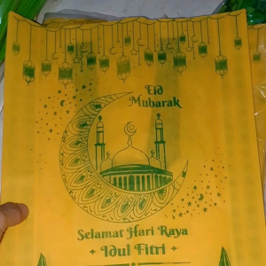 Goodie bag Lebaran EID MUBARAK Idul Fitri HIJAU 30x40x8 sablon 4 SISI 12pcs\nGoodie bag Lebaran EID MUBARAK Idul Fitri KUNING 30x40x8 sablon 4 SISI 12pcs