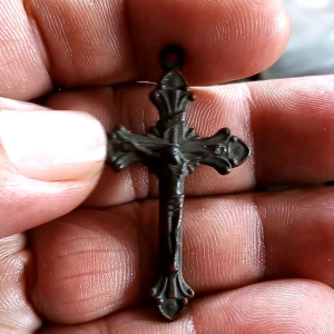 ไม้กางเขนเนื้อโลหะ เก่ามากๆหายากสุดๆ มีองค์เดียวหมดแล้วหมดเลยนะครับ