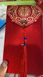 Phong bao lì xì đỏ tua rua may mắn sang trọng bìa cứng giấy cao cấp C150