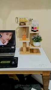 Rak hias meja office minimalis