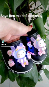 (Tặng 10 sticker) Dép Sục Crocs Baya Đen + Sticker Víp Trang Trí Cho Bé Gái . Nhựa Cao Cấp. Không Trơn Trượt.