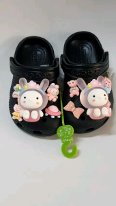 (Tặng 12 Sticker) Dép Sục Crocs Classic Màu Đen+ Sticker Đèn Kitty Cho Bé Gái . Sản Phẩm Cao Cấp Nhừa Không Mùi . Trống Trơn Trượt.